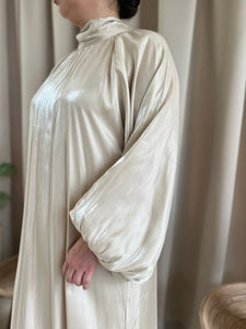AMINA abaya in nude