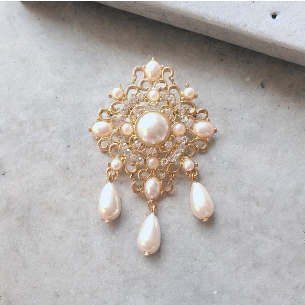 Vintage style ornate with faux pearls brooch