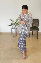 Load image into Gallery viewer, LAILA modern kurung with pareo in black &amp; white