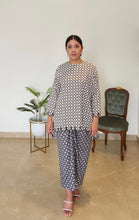 Load image into Gallery viewer, LAILA modern kurung with pareo in black &amp; white