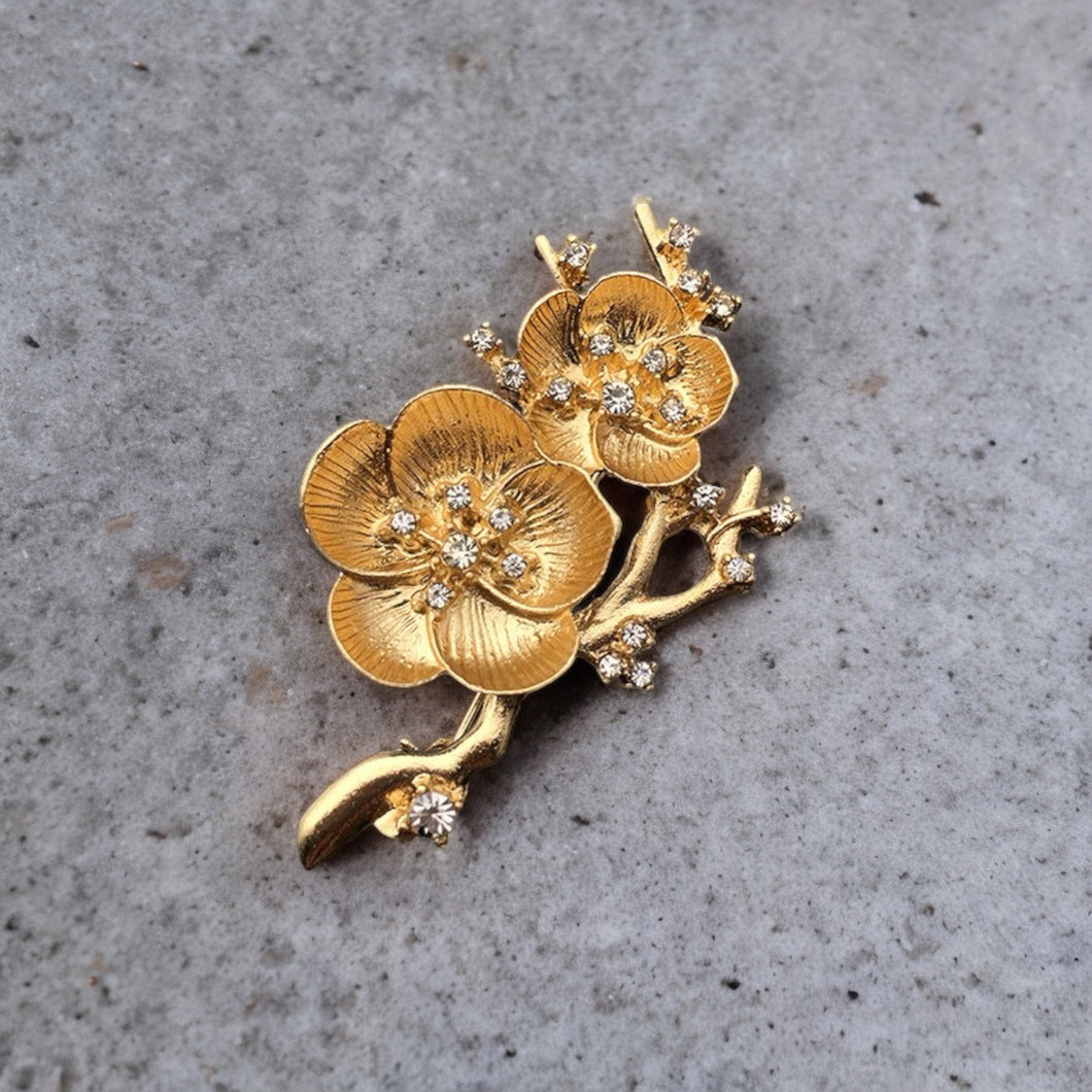 Gold floral with cluster diamante brooch
