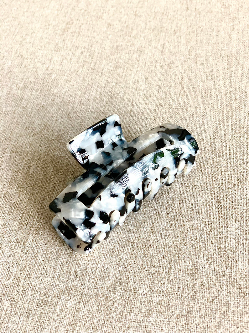 Black and white acrylic claw hair clip