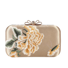 Load image into Gallery viewer, RAYNE clutch bag