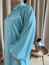 Load image into Gallery viewer, AMINA abaya in blue