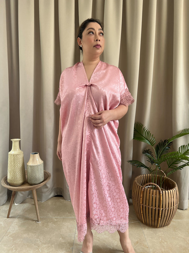 KHAYLA satin kaftan in pink